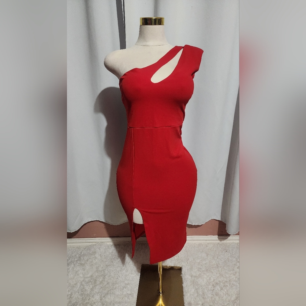 Chic One-Shoulder Red Dress